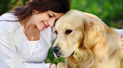 mujer con perro
