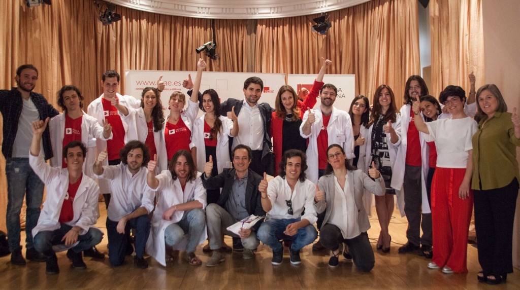 Foto grupal del equipo que forma parte de la asociación Música en Vena